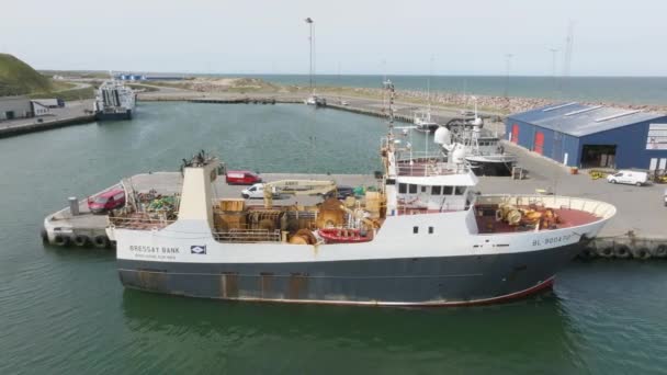 Luftaufnahme Des Fischtrawlers Bressay Bank Der Kai Hafen Von Hanstholm — Stockvideo