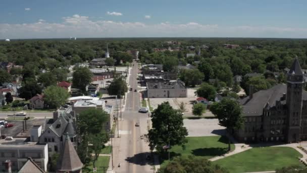 Bâtiment Administration Hackley Muskegon Michigan Avec Drone Vidéo Déplaçant Latéralement — Video