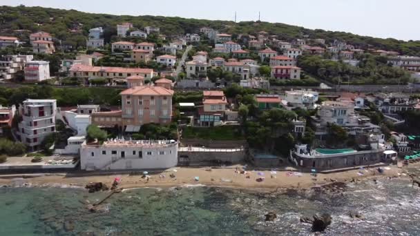 Luftaufnahme Des Hotels Baia Del Sorriso Der Küste Von Quercetano — Stockvideo