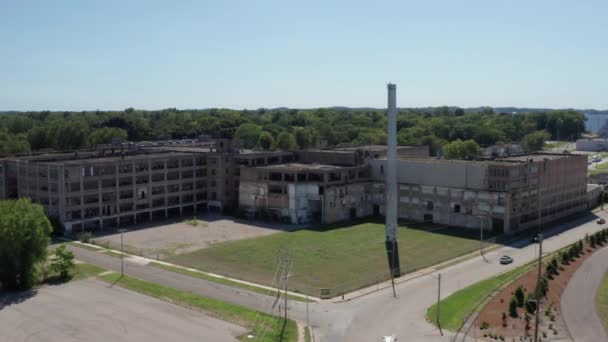 密歇根州Muskegon的废弃工厂 无人驾驶飞机视频向前推进 — 图库视频影像