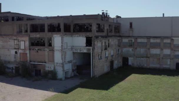 密歇根州Muskegon的废弃工厂 无人机视频横向移动 — 图库视频影像