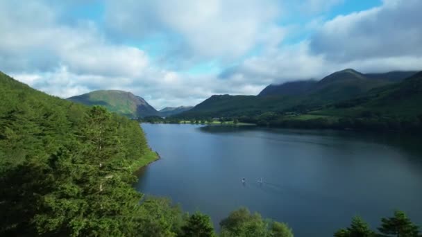 Pedalatori Sul Pittoresco Lago Buttermere Cumbria Regno Unito — Video Stock