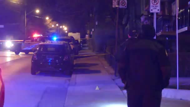 Escena Asesinato Canadá Toronto Oficiales Policía Dando Vuelta Coche Policía — Vídeo de stock