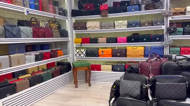 Hoge Kwaliteit Nep Designer Tassen Planken Turkije Winkel Nep Luxe — Stockvideo