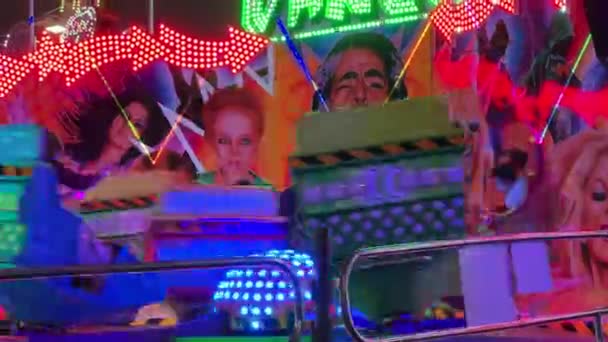 Léta Retro Neonová Jízda Točení Vysoké Rychlosti Ekka Royal Brisbane — Stock video
