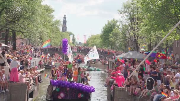 Hbtq Aktivister Sjunger Och Dansar Stor Pride Parade Amsterdam Nordholland — Stockvideo