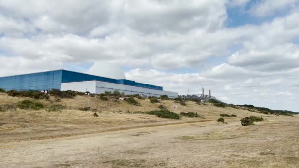 Jaderná Elektrárna Sizewell Budova Bílou Kupolí Podél Pobřeží Suffolku Která — Stock video