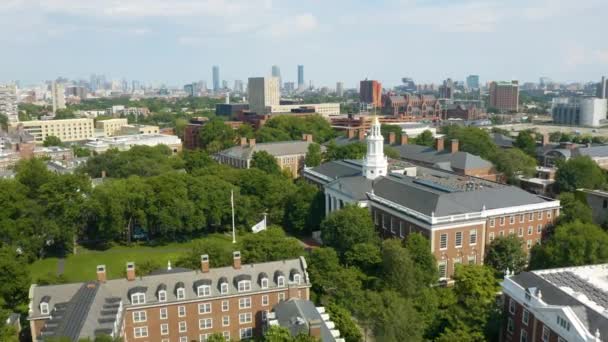 Cinematic Luchtvlucht Boven Harvard Business School Onthult Charles River — Stockvideo