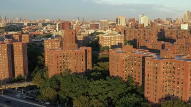 Voo Aéreo Cinematográfico Dirigindo Projeto Habitação Pública Harlem Nyc — Vídeo de Stock