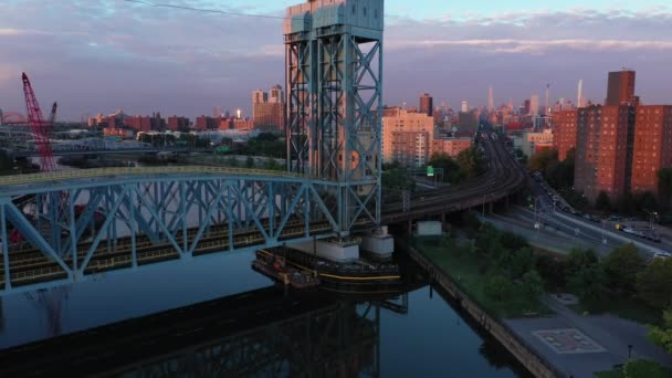 Établissement Aérien Sur East River Entre Harlem Bronx Nyc Montrant — Video