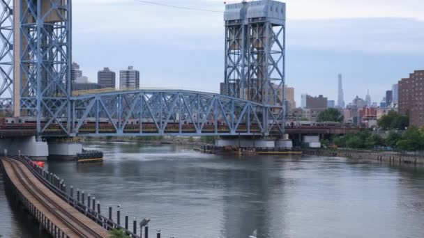 Steadycam Ground Shot Commuter Train Leaving Park Avenue Bridge Heading — Stock Video