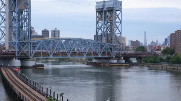 Steadycam Marken Skott Pendeltåg Lämnar Park Avenue Bridge Väg Harlem — Stockvideo