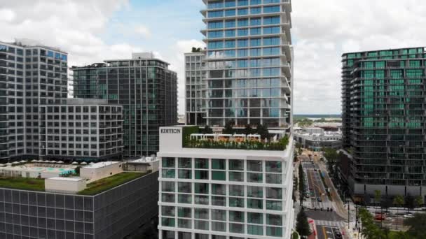 Luchtdrone Video Van Luxe High Rise Condominiums Het Centrum Van — Stockvideo