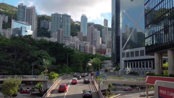ミッドレベル 香港の丘の上に豪華な高価なアパート コッテンツリーからの眺め金融街をドライブ — ストック動画