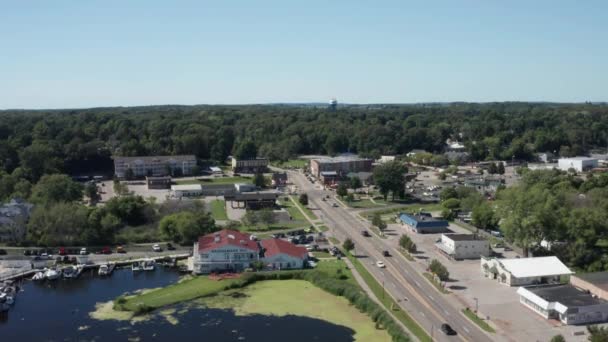 Montague Michigan Skyline Avec Drone Vidéo Aller Avant — Video