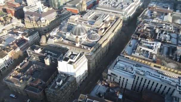 60Fps Luchtdrone Vlucht Weg Naar Daken Van Manchester City Centre — Stockvideo