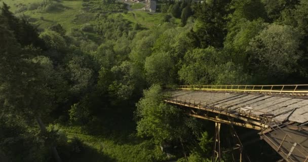 Bakuriani Forest Mountain Old Ruined Ski Jump Bedekt Met Dicht — Stockvideo