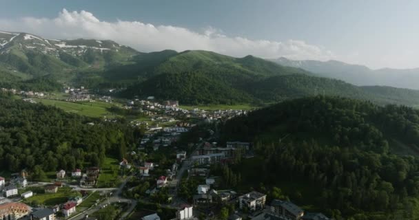 Idyllic Ski Resort Town Forested Caucasus Mountain Ranges Στο Μπακούριανι — Αρχείο Βίντεο