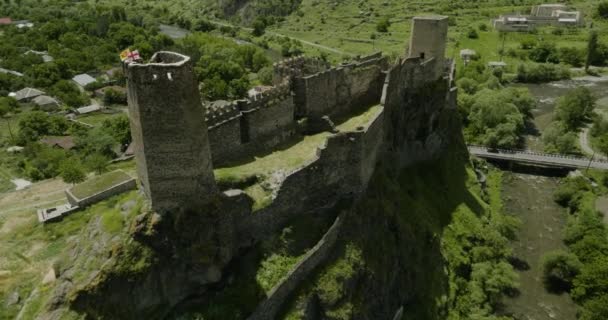 Παλιό Φρούριο Khertvisi Εγκαταστάθηκε Ένα Ψηλό Και Βραχώδες Βουνό Του — Αρχείο Βίντεο