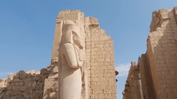 埃及卢克索建筑群Karnak寺宏伟的雕像 — 图库视频影像