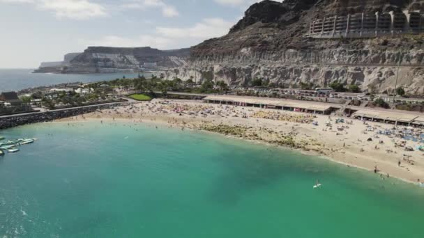 Över Det Turkosa Havet Och Vit Sand Stranden Playa Amadores — Stockvideo