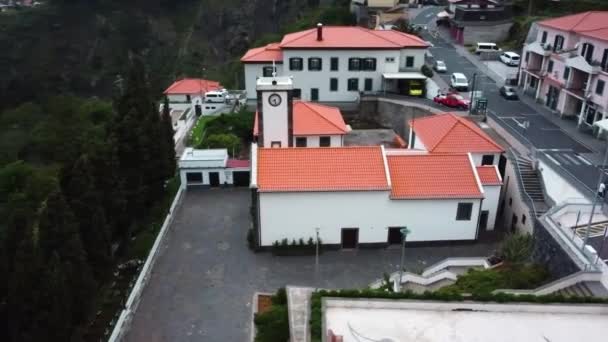マデイラ島の修道女教会でのドローン飛行 — ストック動画