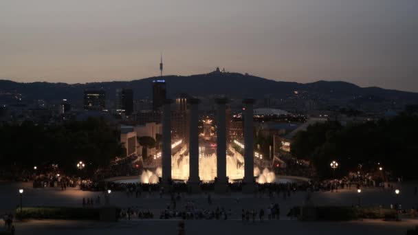 Den Magiska Fontänen Barcelonas Centrum Kvällen — Stockvideo