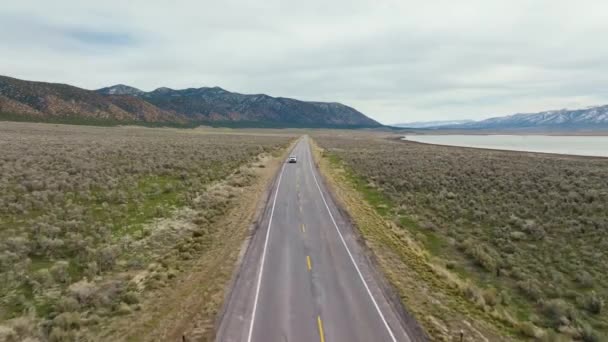 Aereo Camion Autostrada Vicino Lago Scipio Utah Inversione Tiro Largo — Video Stock