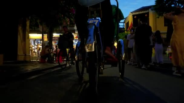 Una Dinámica Bajo Ángulo Siguiendo Imágenes Uno Los Cyclos Vietnam — Vídeos de Stock