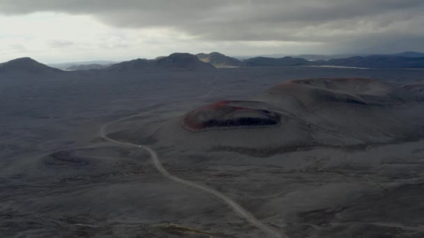 Letecký Let Dronem Nad Sopečnou Krajinou Kráterem Islandu — Stock video