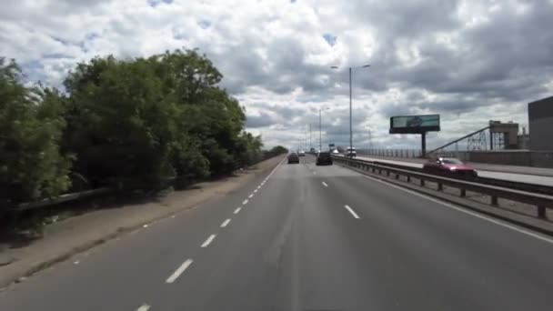 Pov Οδήγηση Κατά Μήκος Του A312 Parkway Διπλή Carriageway Και — Αρχείο Βίντεο