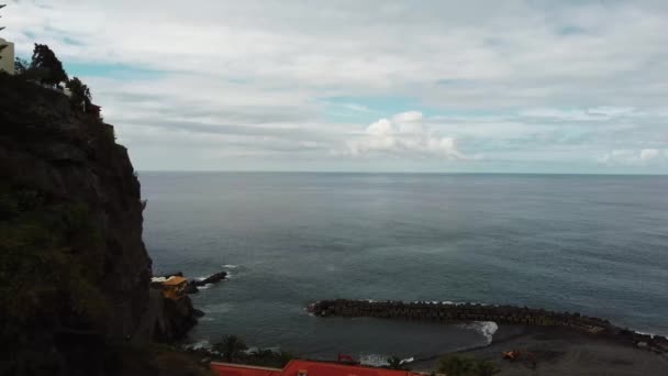 Voo Panorâmico Sobre Praias Ilha Madeira Com Ondas Cair Sobre — Vídeo de Stock