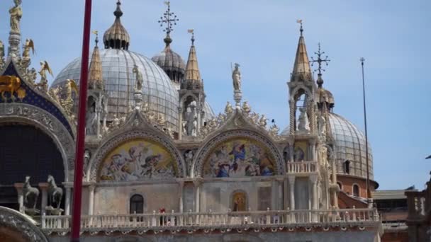 Fachada Exterior Basílica San Marcos Adornada Con Esculturas Venecia Italia — Vídeos de Stock