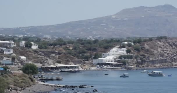 Cliffside Strand Hajók Népszerű Part Mediterrán Óceán Santorini Görögország Kaminia — Stock videók