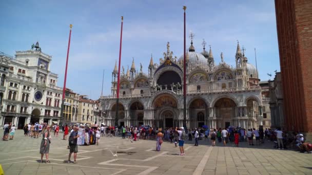 Turister Torget Besöka Den Berömda Markuskyrkan Venedig Italien — Stockvideo