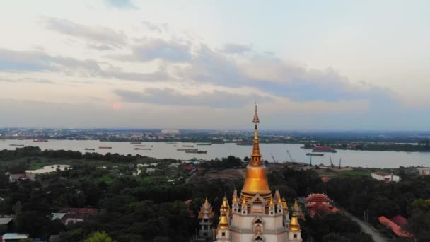 Ornately Projetado Buu Long Pagoda Cidade Chi Minh Pullback Aéreo — Vídeo de Stock