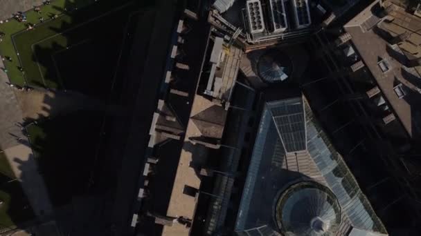 Lot Drona Lotniczego Nad Budynkiem Giełdy Kukurydzy Pokazujący Szklany Dach — Wideo stockowe