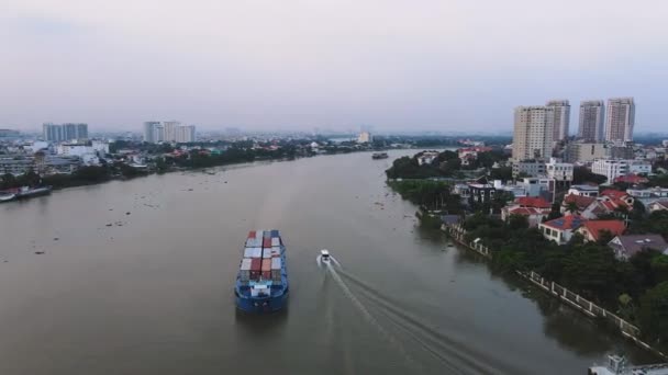 Kontejnerová Loď Křižující Song Sai Gon Rozvinutém Chi Minh Cit — Stock video