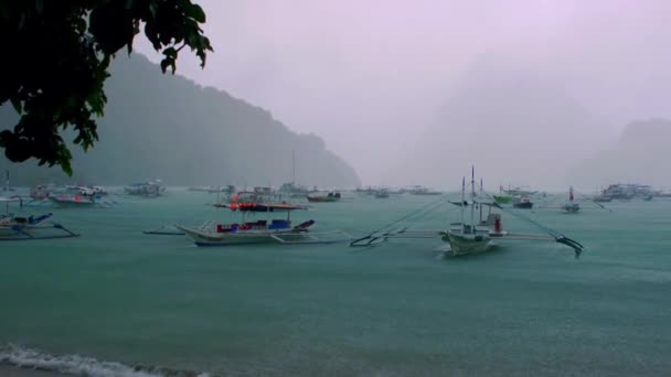 Причаливание Лодки Бангка Заливе Время Ливня Эль Нидо Филиппины — стоковое видео