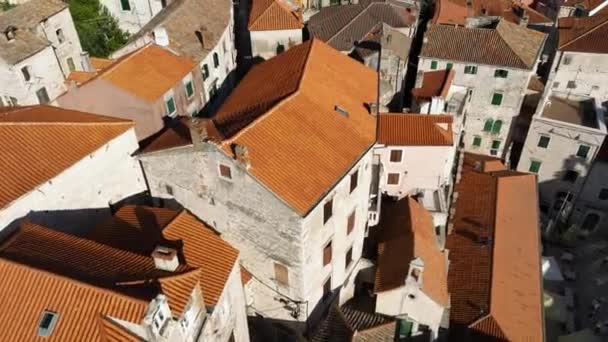 Voando Sobre Paisagem Vermelha Cidade Histórica Sibenik Costa Adriático Croácia — Vídeo de Stock