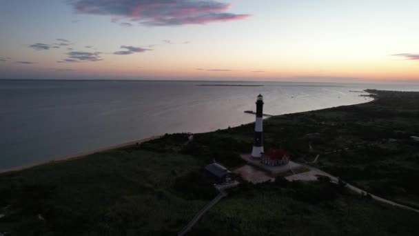 ニューヨーク州ロング島の火の島灯台の空中写真 — ストック動画