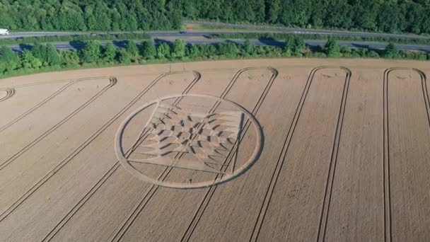 Campo Agrícola Con Círculo Cultivos Tractores Estación Micheldever Inglaterra Antena — Vídeo de stock