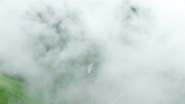 Mgliste Chmury Nad Przełęczą Abano Parku Narodowym Tusheti Gruzji Strzał — Wideo stockowe