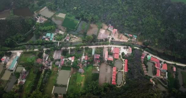Voando Sobre Resorts Indicados Por Piscinas Azuis Província Tam Coc — Vídeo de Stock