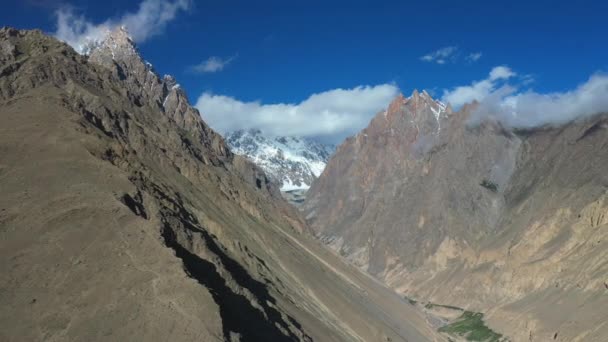 Drone Cinematográfico Tiro Passu Cones Hunza Paquistão Tupopdan Peak Picos — Vídeo de Stock