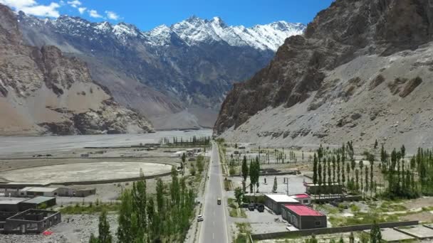 Drone Cinematográfico Passu Cones Hunza Paquistão Afastando Tupopdan Peak Rastreando — Vídeo de Stock