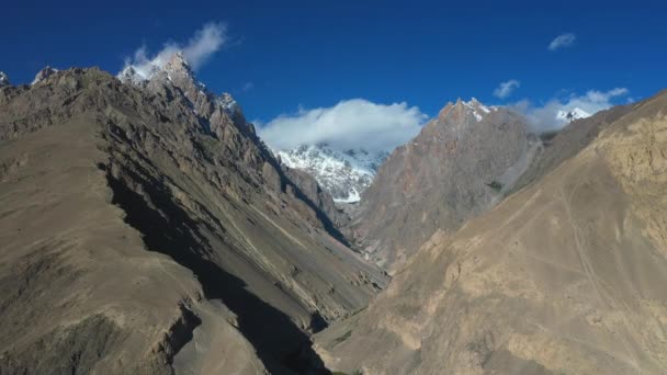 Kameradrohne Von Passu Cones Hunza Pakistan Tupopdan Peak Schneebedeckte Berggipfel — Stockvideo