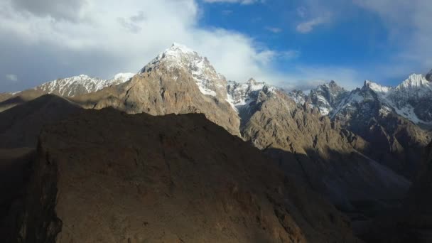 Drone Cinematográfico Tiro Tupopdan Peak Passu Cones Hunza Paquistão Neve — Vídeo de Stock