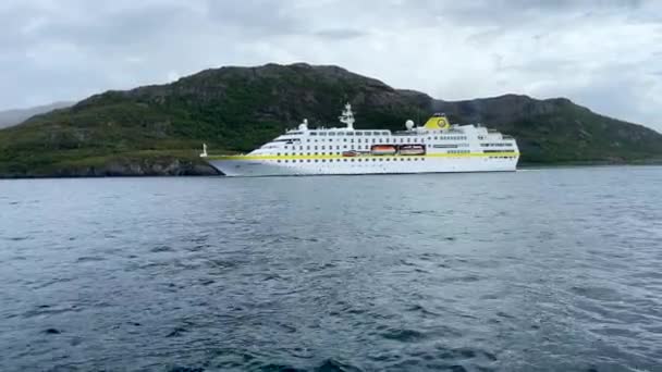 Low Medium Shot Cruise Ship Hamburg Passing Arctic Circle Front — Stock Video