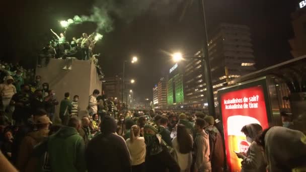 Celebraciones Fútbol Los Aficionados Fútbol Celebran Victoria Del Campeonato Lisboa — Vídeos de Stock